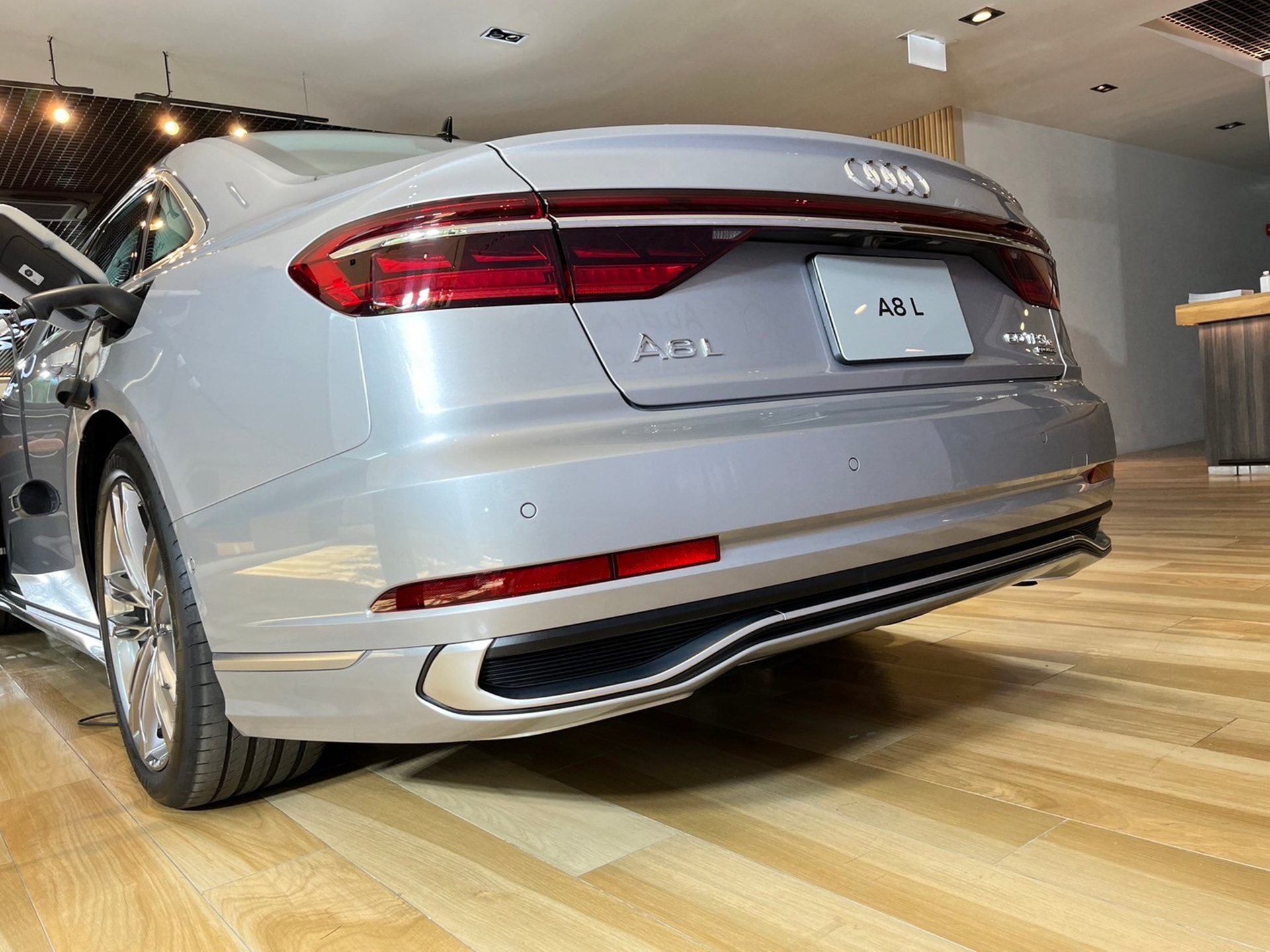 รูปภาพ อาวดี้ Audi A8 L 60 TFSI e quattro Prestige S line ปี 2023