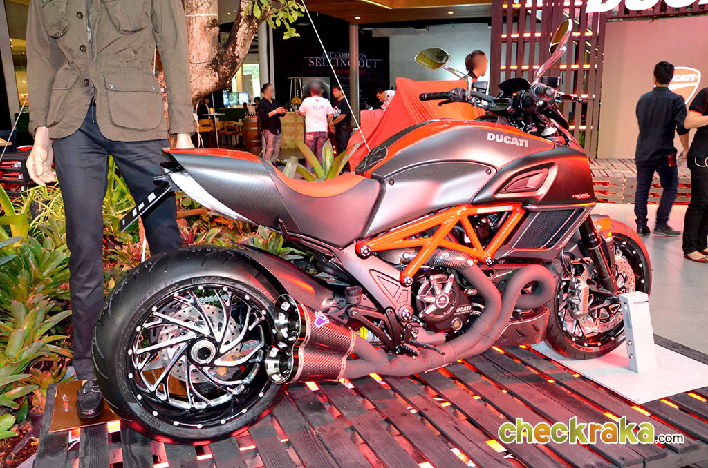 รูปภาพ ดูคาติ Ducati Diavel Carbon ปี 2014