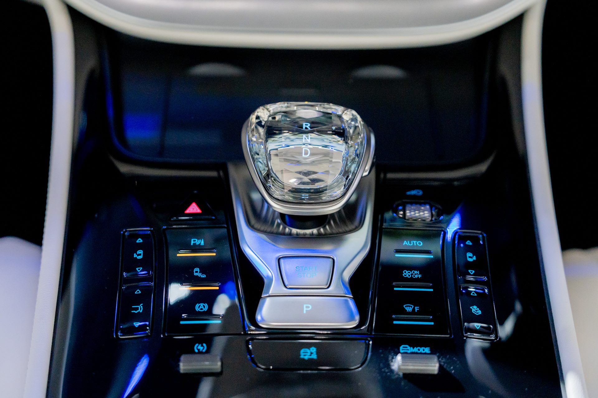 รูปภาพ เดนซ่า Denza D9 Performance AWD ปี 2024