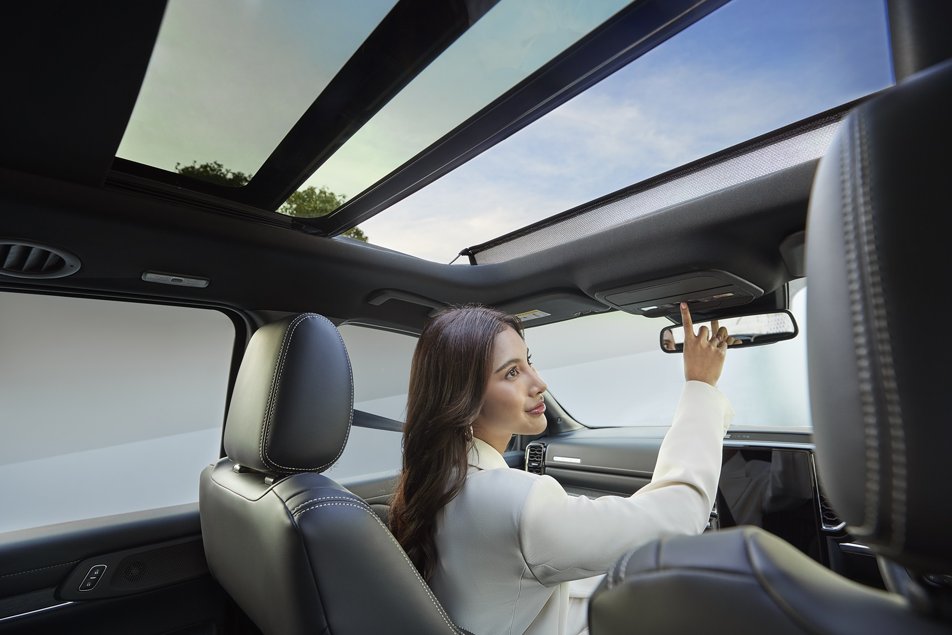 รูปภาพ ฟอร์ด Ford Everest Platinum V6 4x4 10AT ปี 2024