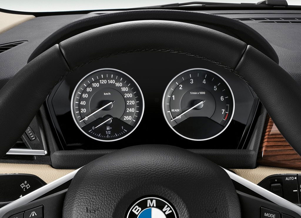 BMW Series 2 218i Active Tourer M Sport บีเอ็มดับเบิลยู ซีรีส์ 2 ปี 2015 : ภาพที่ 9