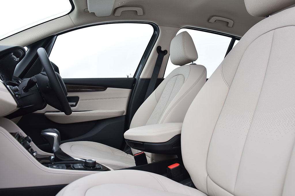 รูปภาพ บีเอ็มดับเบิลยู BMW Series 2 218i Gran Tourer Luxury ปี 2015