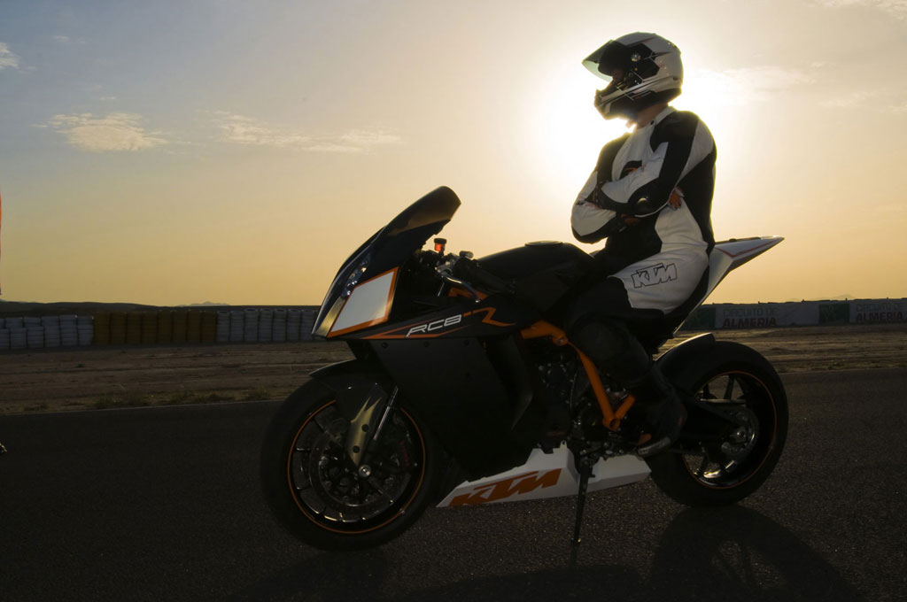 รูปภาพ เคทีเอ็ม KTM 1190 RC8 R ปี 2015