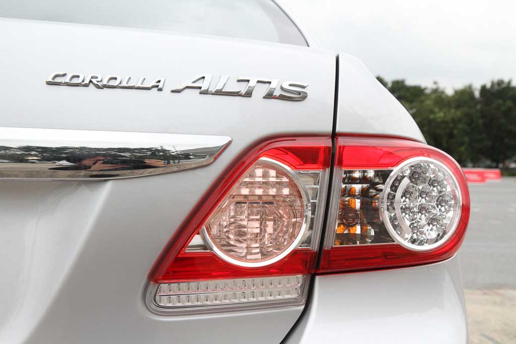 รูปภาพ โตโยต้า Toyota Altis (Corolla) 1.8 E A/T ปี 2012