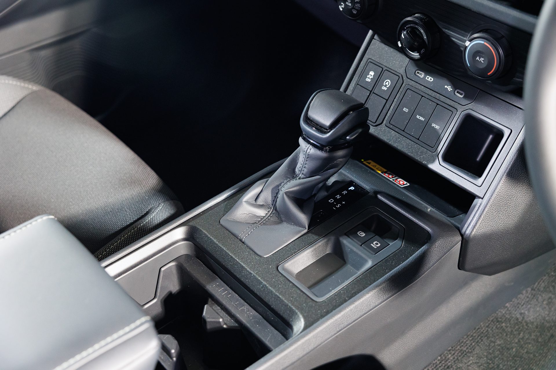 รูปภาพ โตโยต้า Toyota Hilux Travo Smart Cab Prerunner 2.8 Premium AT ปี 2025