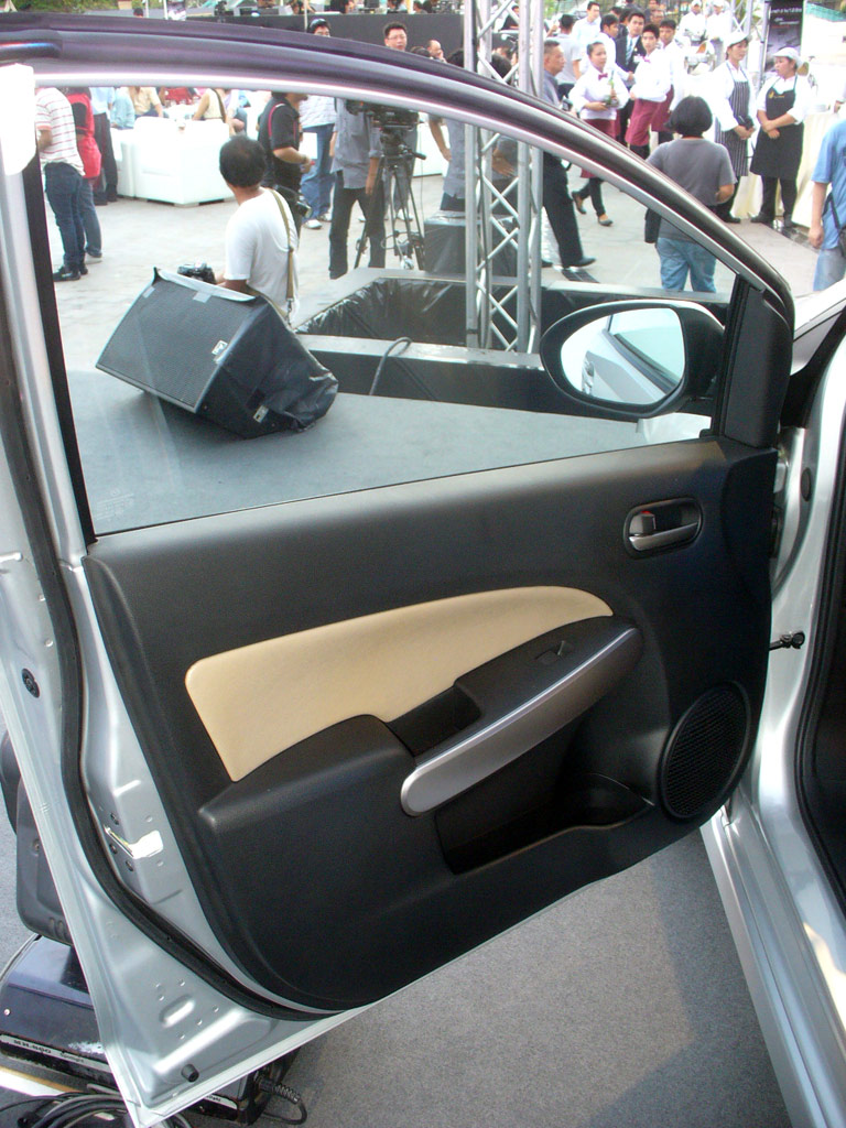 รูปภาพ มาสด้า Mazda 2 Elegance Spirit AT ปี 2012