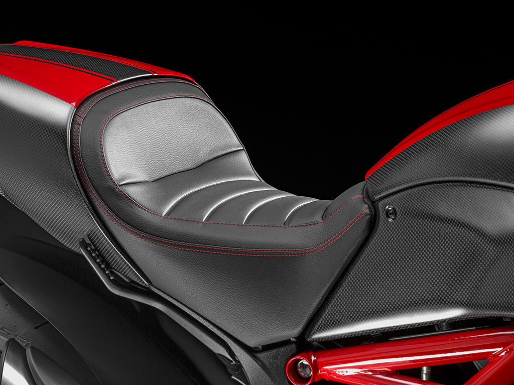 รูปภาพ ดูคาติ Ducati Diavel Carbon ปี 2014
