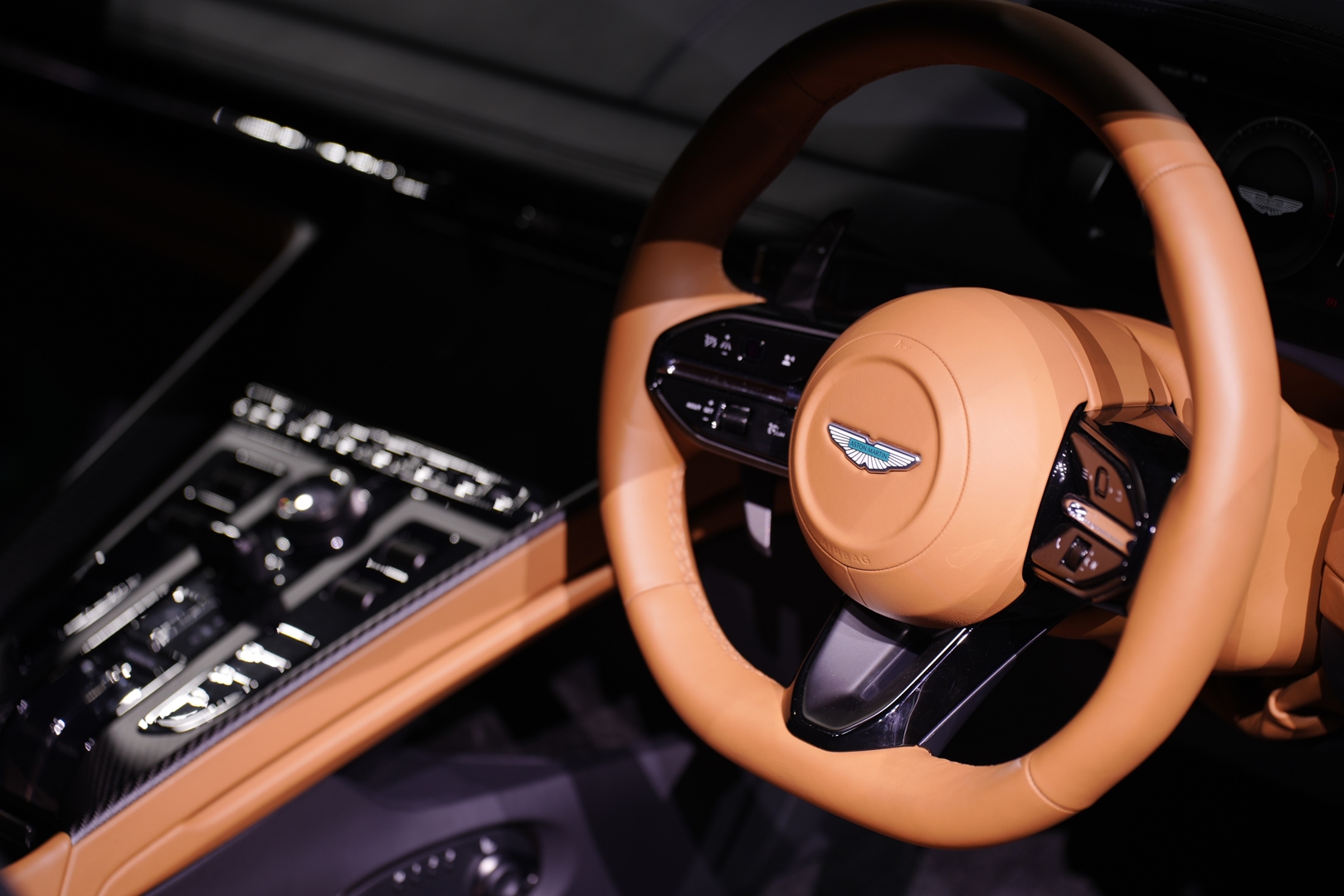 รูปภาพ แอสตัน มาร์ติน Aston Martin DB12 V8 ปี 2023