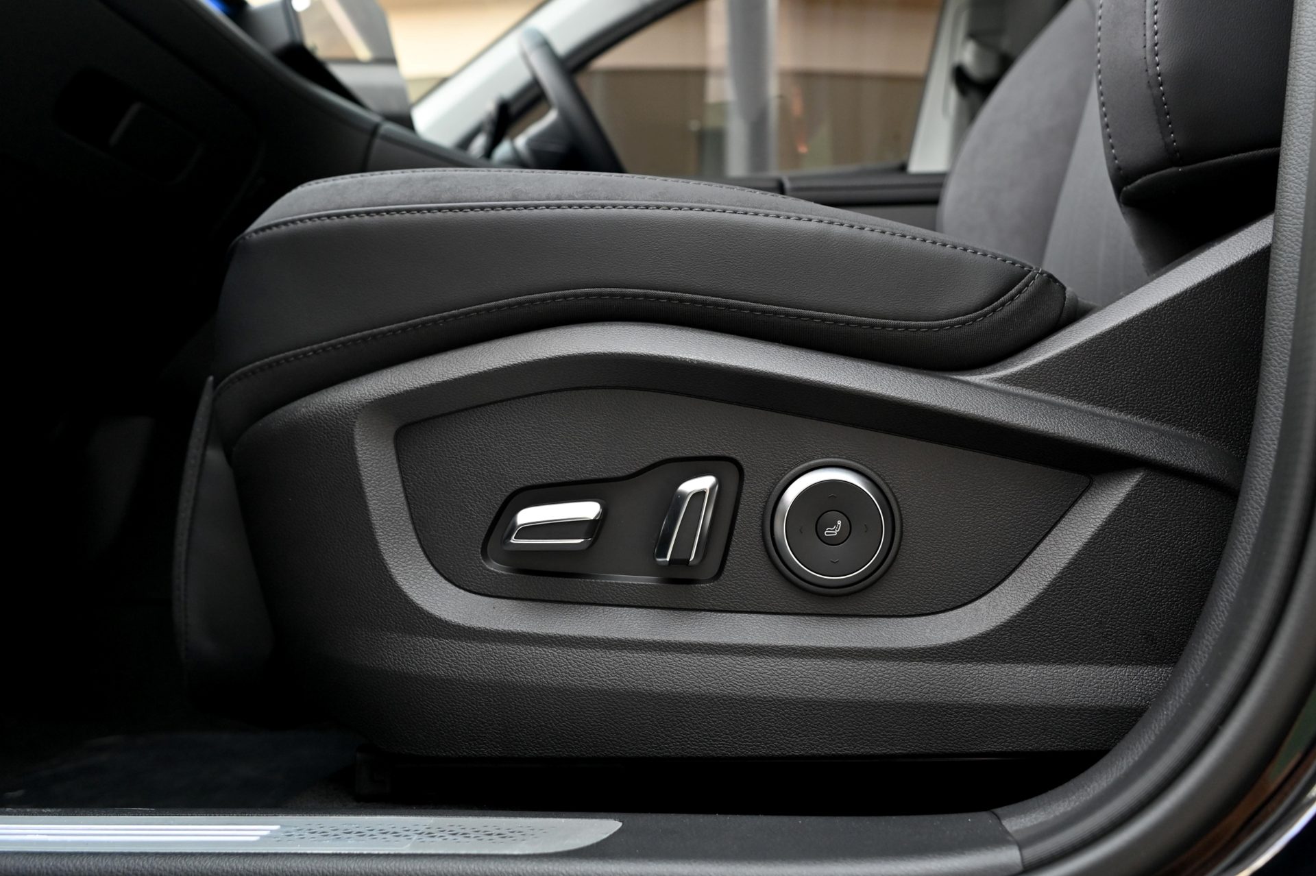 รูปภาพ เฌอรี่ Chery Tiggo8 CSH PHEV 2WD ESTEEM ปี 2025