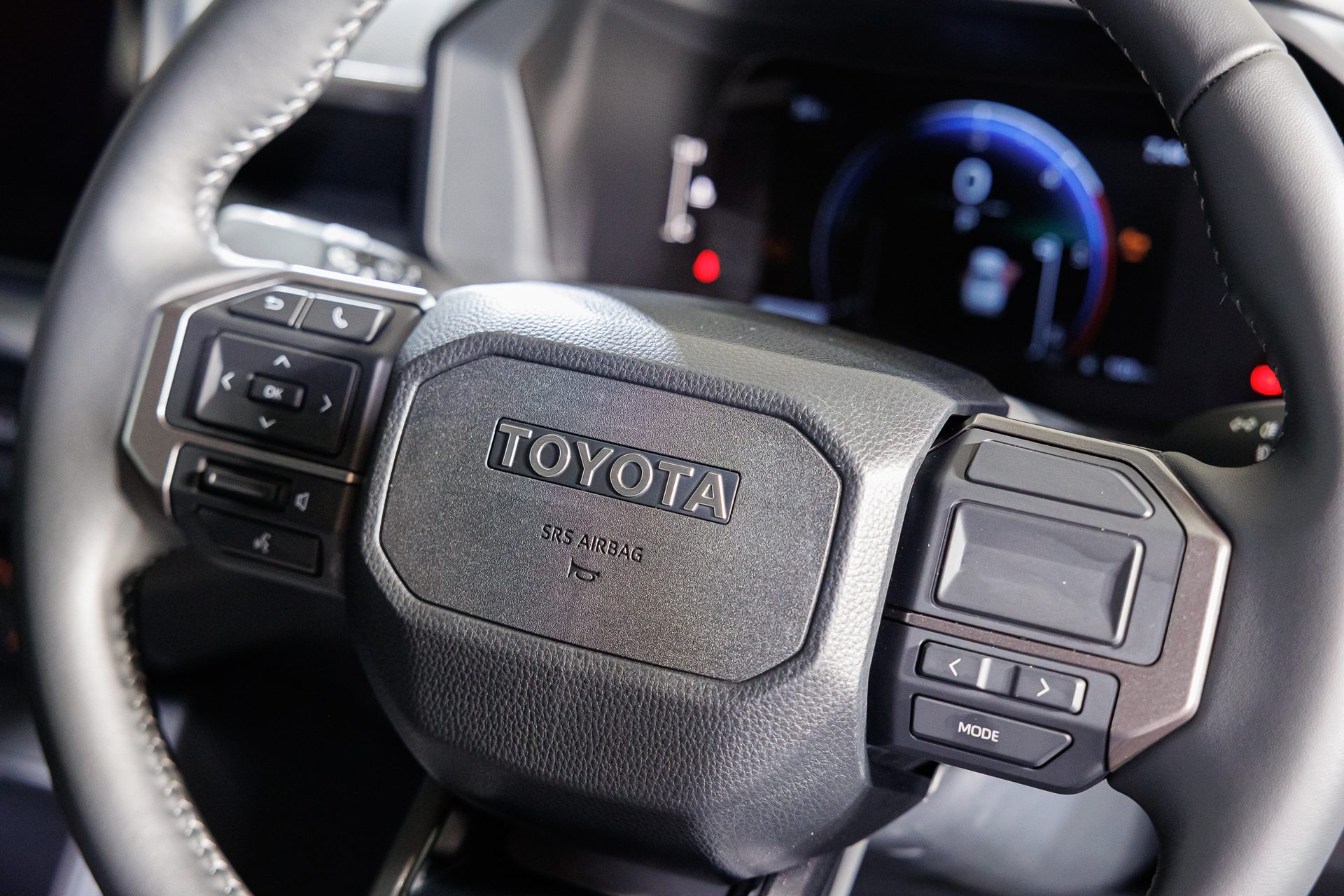 รูปภาพ โตโยต้า Toyota Hilux Travo Smart Cab Prerunner 2.8 Smart AT ปี 2025