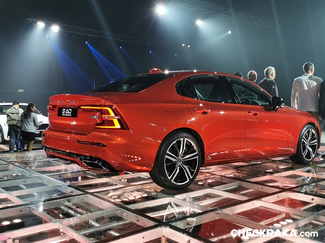 Volvo S60 Recharge Plug-in Hybrid R-Design วอลโว่ เอส60 ปี 2022 : ภาพที่ 4