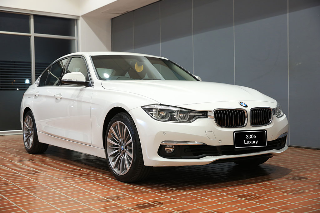 BMW Series 3 330e (Iconic) บีเอ็มดับเบิลยู ซีรีส์3 ปี 2018 : ภาพที่ 1