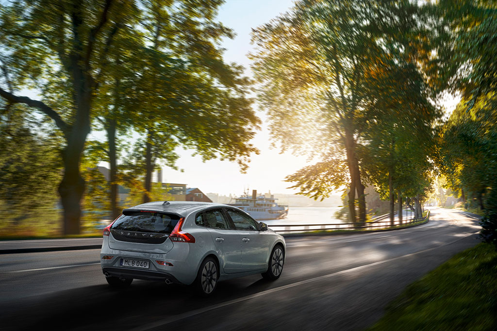 Volvo V40 T4 Momentum วอลโว่ วี40 ปี 2017 : ภาพที่ 4