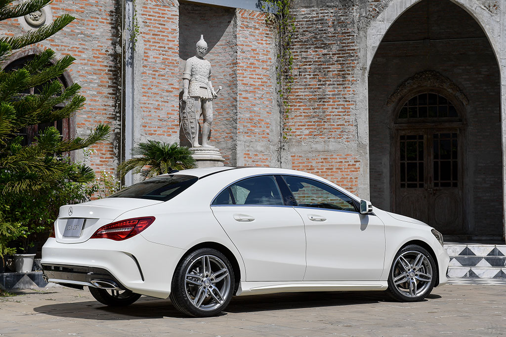 Mercedes-benz CLA-Class CLA 250 AMG Dynamic เมอร์เซเดส-เบนซ์ ปี 2017 : ภาพที่ 4