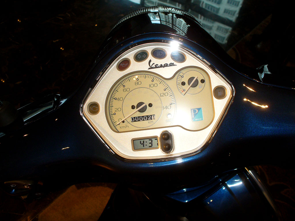 รูปภาพ เวสป้า Vespa GTS 300 ie Super (Urban Sports) ปี 2012