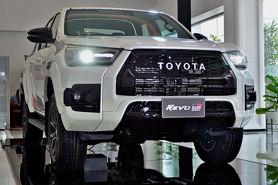 รูปภาพ โตโยต้า Toyota Revo GR Sport 2.8 AT Hi-Floor 4X4 ปี 2021