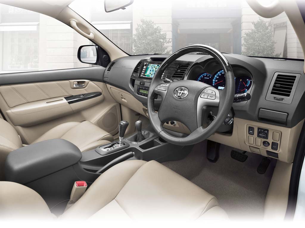 รูปภาพ โตโยต้า Toyota Fortuner 2.5 G M/T ปี 2011