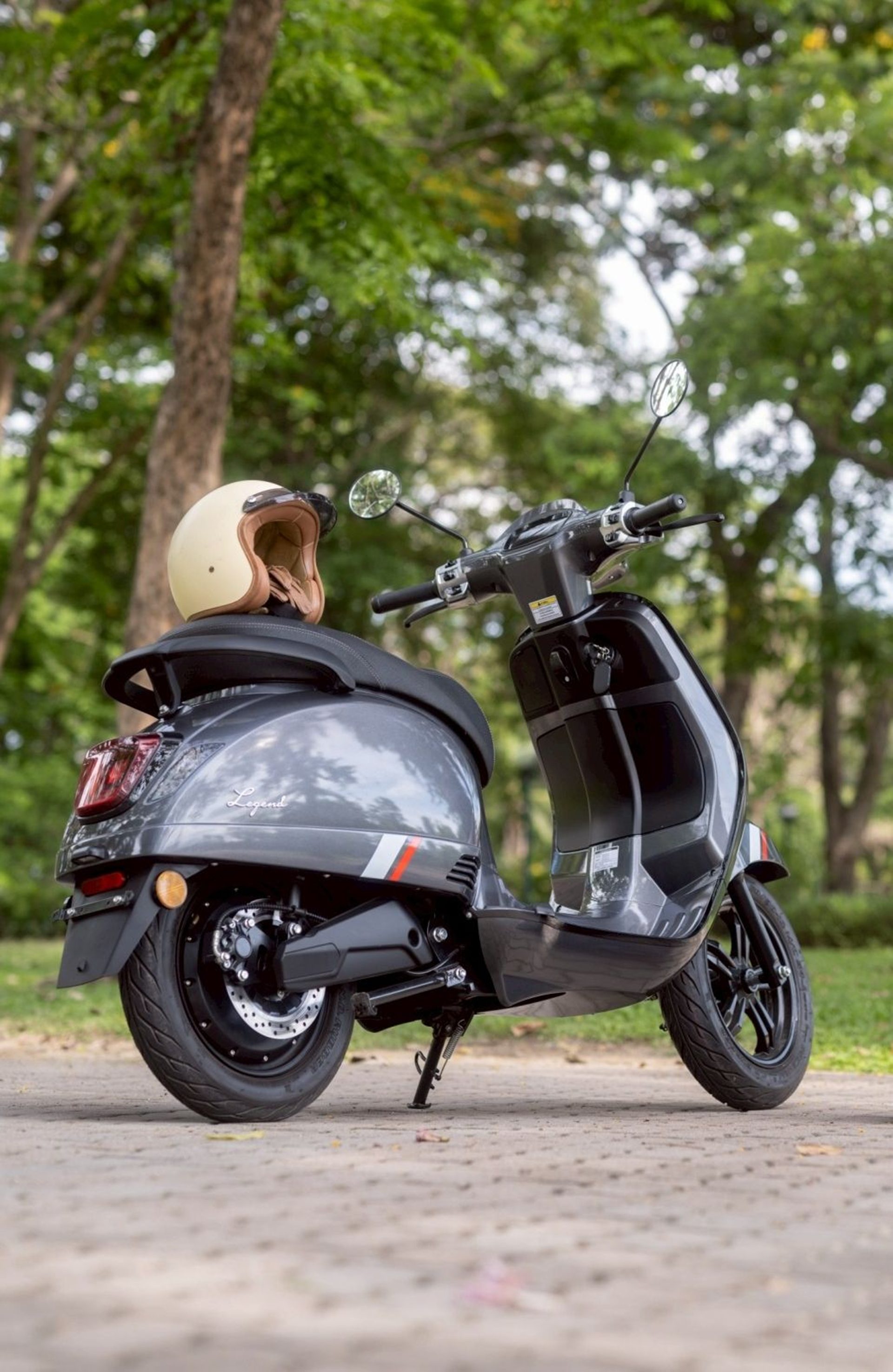 รูปภาพ อีเอ็ม EM Legend Pro (Standard) ปี 2025