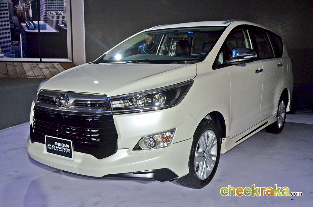 Toyota Innova Crysta 2.8 V A/T โตโยต้า อินโนว่า ปี 2016 : ภาพที่ 11