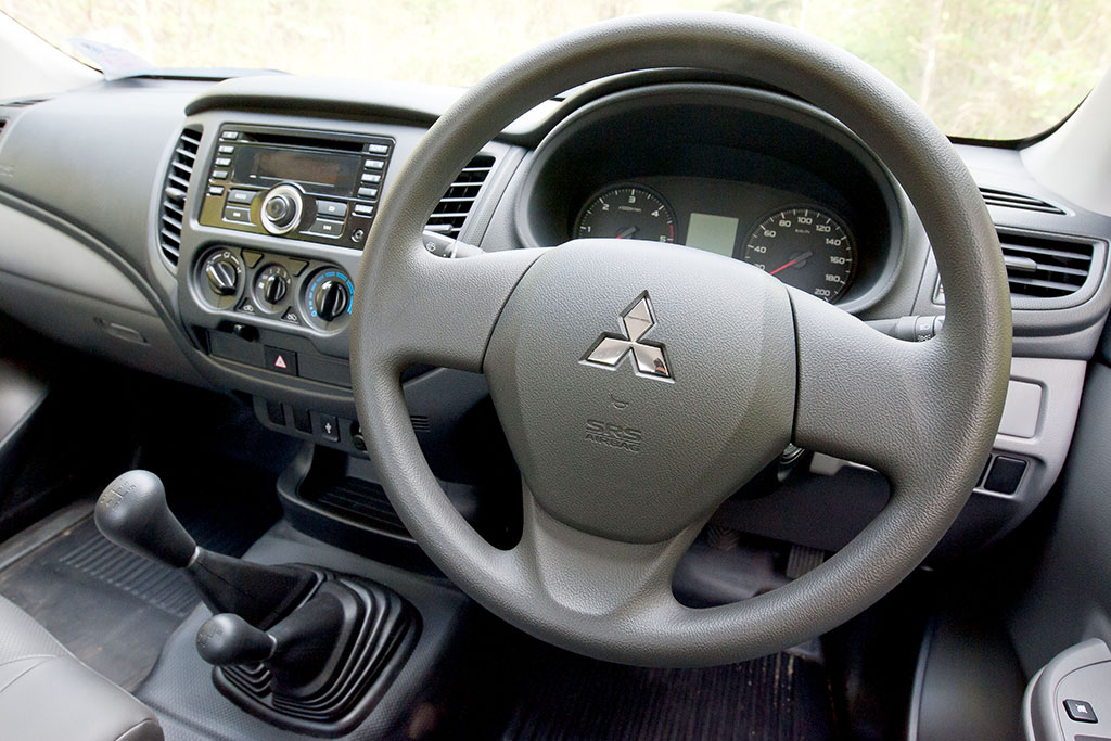 Mitsubishi Triton Single Cab 2.5 VGT GL 4WD M/T มิตซูบิชิ ไทรทัน ปี 2015 : ภาพที่ 11