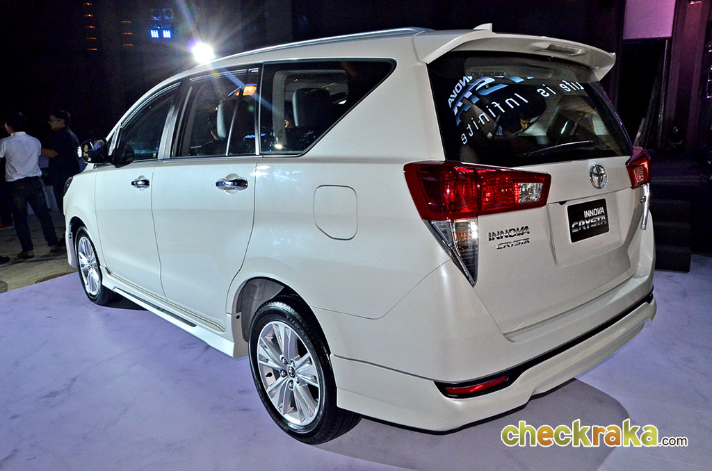 Toyota Innova Crysta 2.8 V A/T โตโยต้า อินโนว่า ปี 2016 : ภาพที่ 13