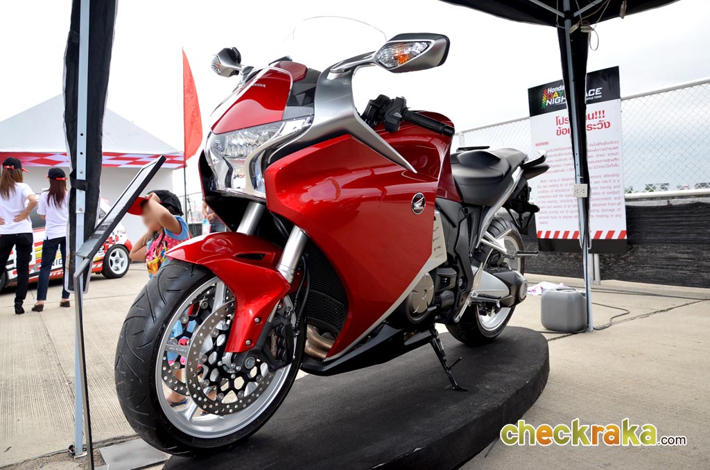 Honda VFR 1200F ฮอนด้า วีเอฟอาร์ ปี 2012 : ภาพที่ 11