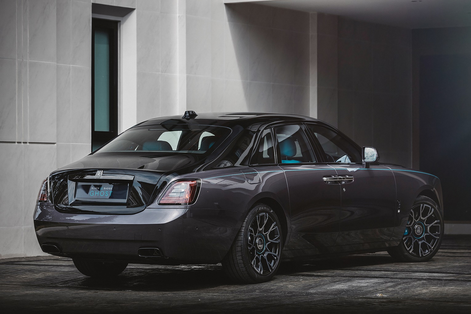 รูปภาพ โรลส์-รอยซ์ Rolls-Royce Ghost Black Badge ปี 2023