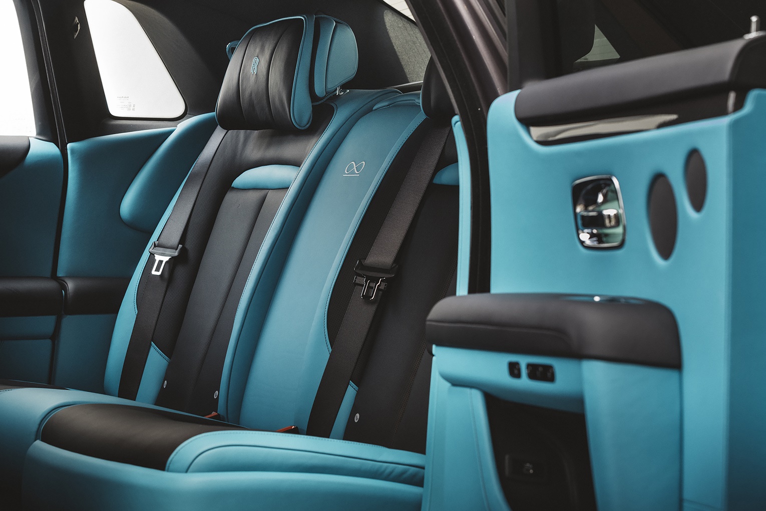 รูปภาพ โรลส์-รอยซ์ Rolls-Royce Ghost Black Badge ปี 2023