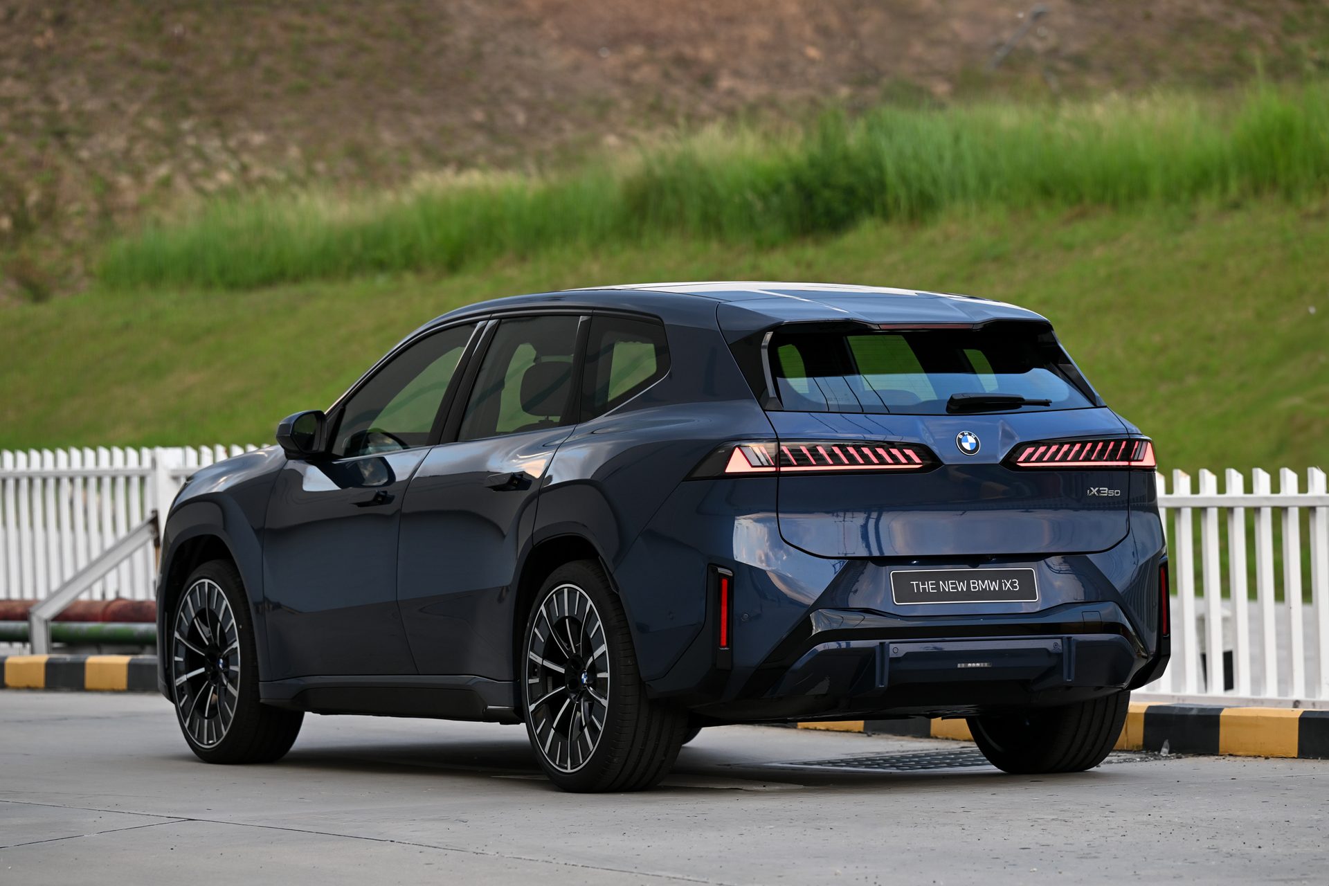 รูปภาพ บีเอ็มดับเบิลยู BMW i iX3 50 xDrive M Sport ปี 2026