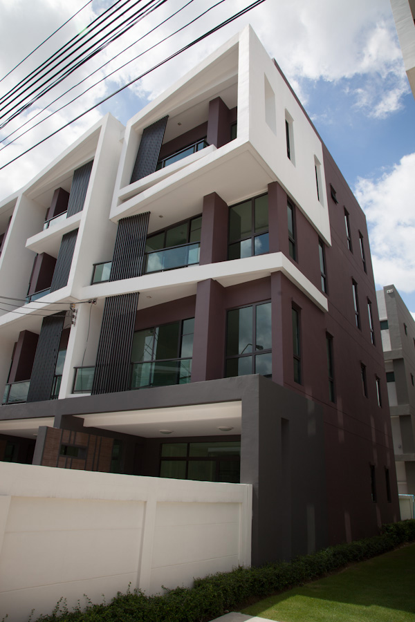 รูปภาพ บี อเวนิว วัชรพล (B Avenue Watcharapol)