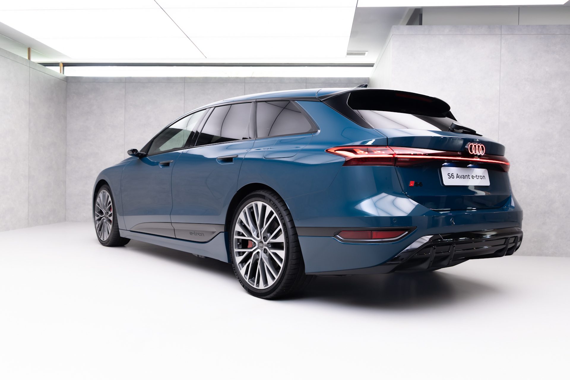 รูปภาพ อาวดี้ Audi S6 Avant e-tron quattro ปี 2025