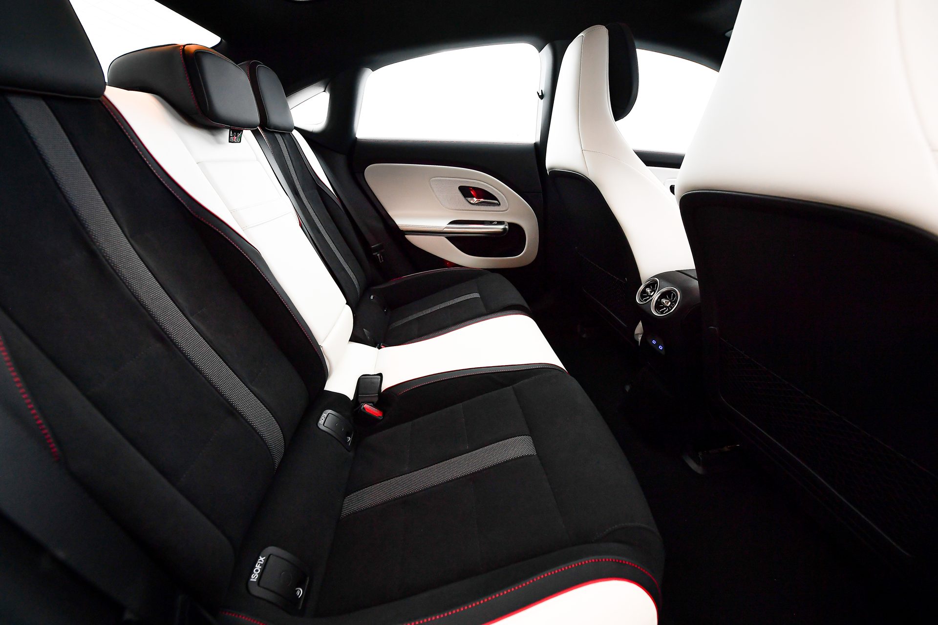 รูปภาพ เมอร์เซเดส-เบนซ์ Mercedes-benz CLA-Class CLA 250+ with EQ Technology ปี 2025