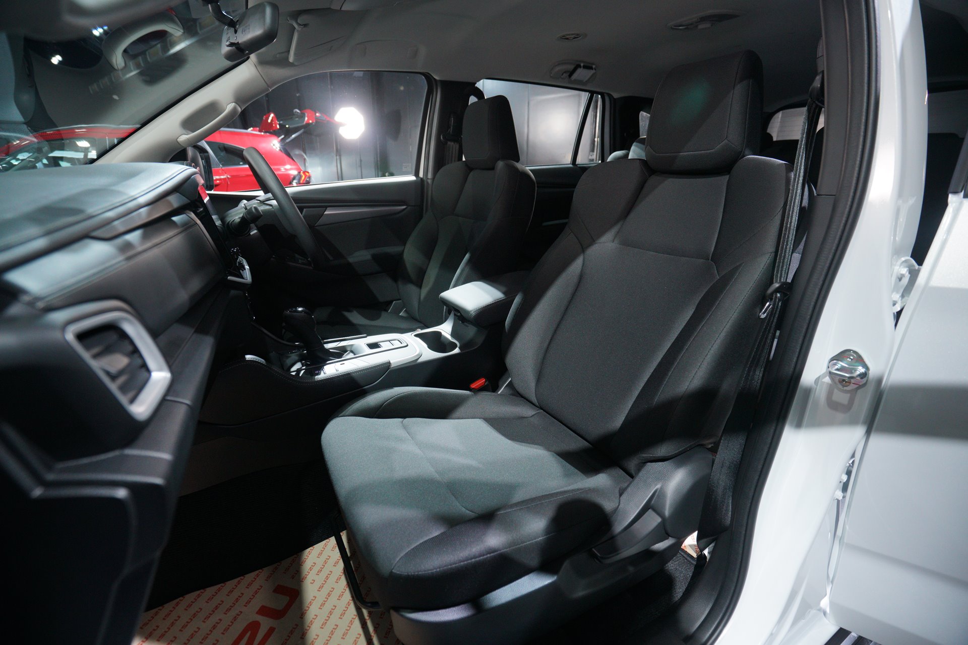 รูปภาพ อีซูซุ Isuzu MU-X 4x2 1.9 Active A/T ปี 2024