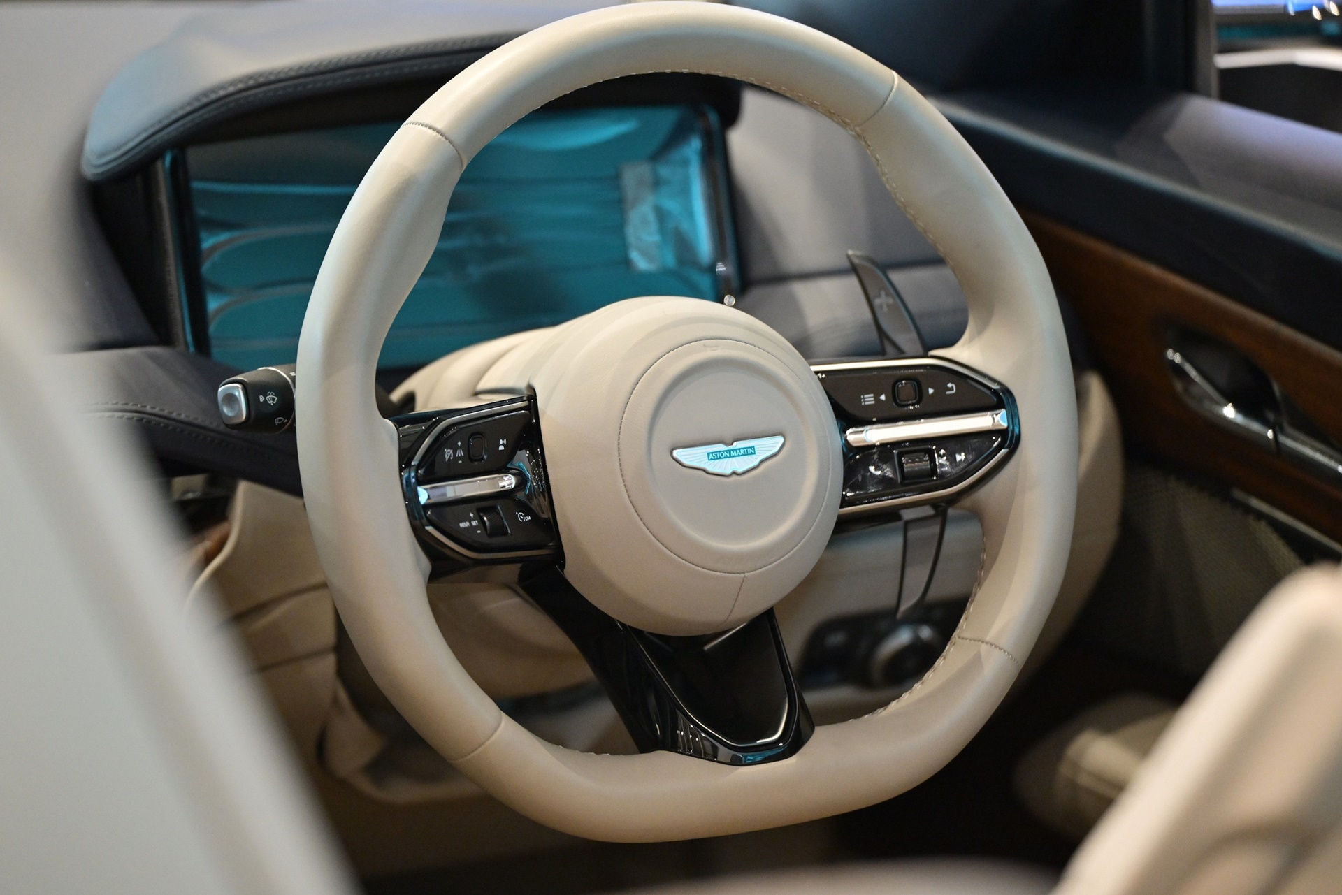 รูปภาพ แอสตัน มาร์ติน Aston Martin DB12 Volante ปี 2024