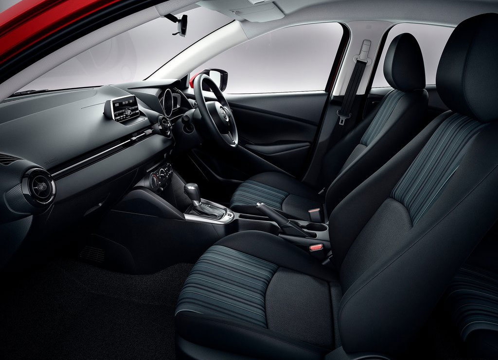 Mazda 2 Sports XD High Connect AT มาสด้า ปี 2015 : ภาพที่ 4