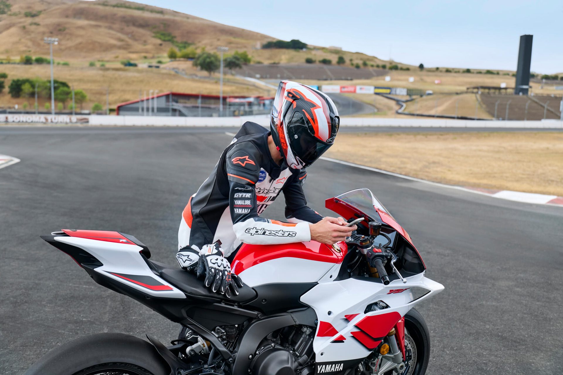 รูปภาพ ยามาฮ่า Yamaha-R9 70th Anniversary-ปี 2026