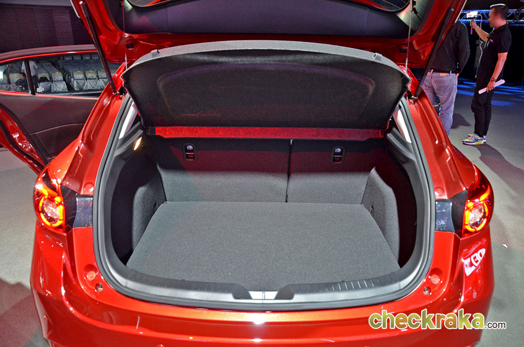 รูปภาพ มาสด้า Mazda 3 2.0 S Sports Hatchback ปี 2017