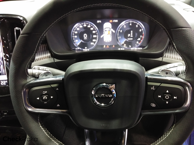 รูปภาพ วอลโว่ Volvo XC40 T4 Momentum with White Roof ปี 2018