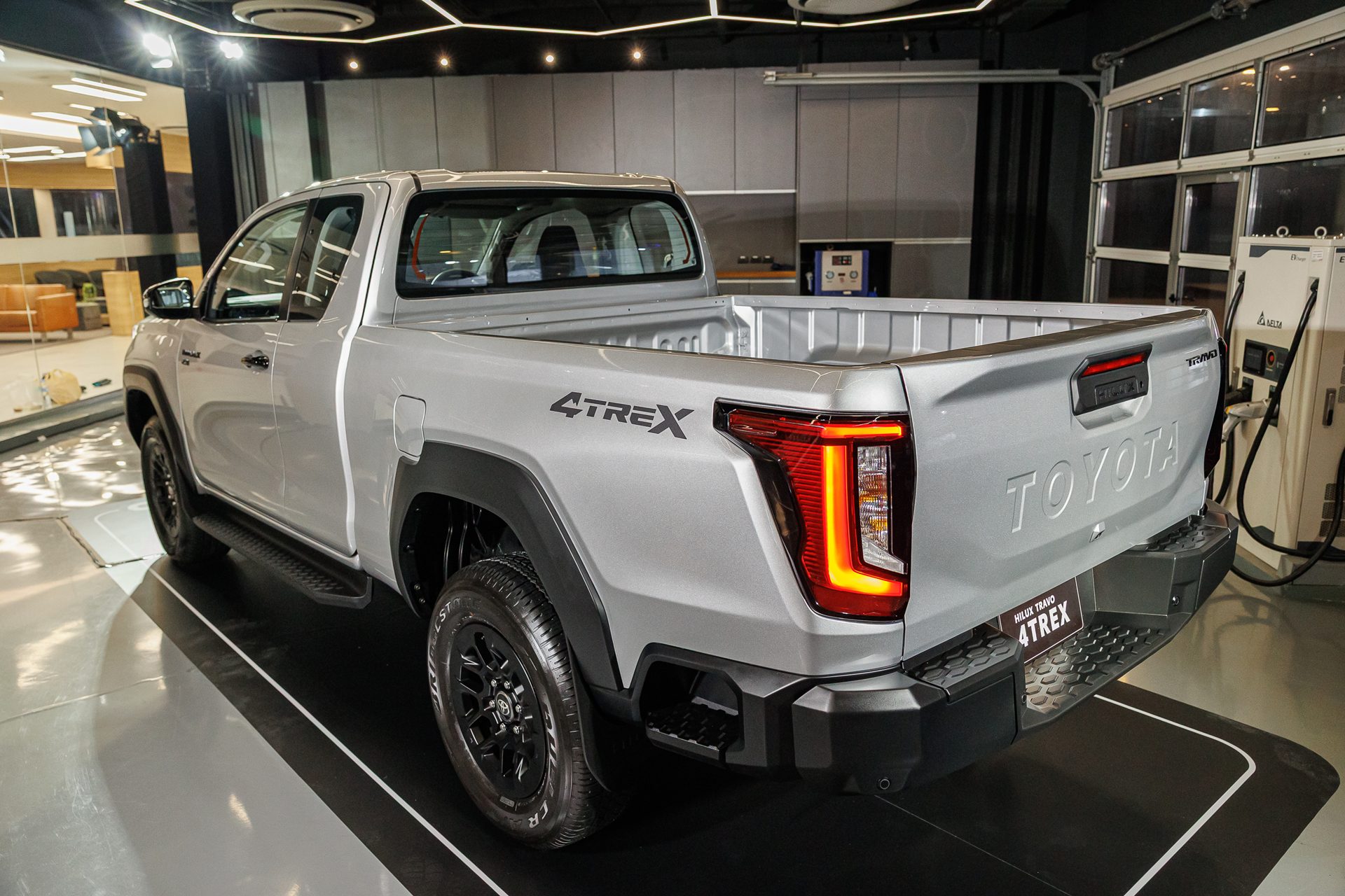 รูปภาพ โตโยต้า Toyota Hilux Travo Smart Cab 4TREX 2.8 Premium MT ปี 2025