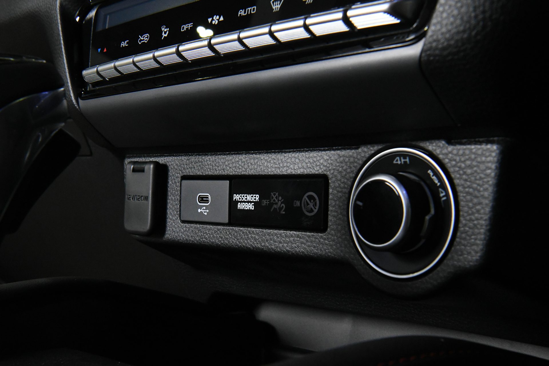 รูปภาพ มาสด้า Mazda BT-50 DBL 3.0 XTR 4X4 6AT ปี 2024