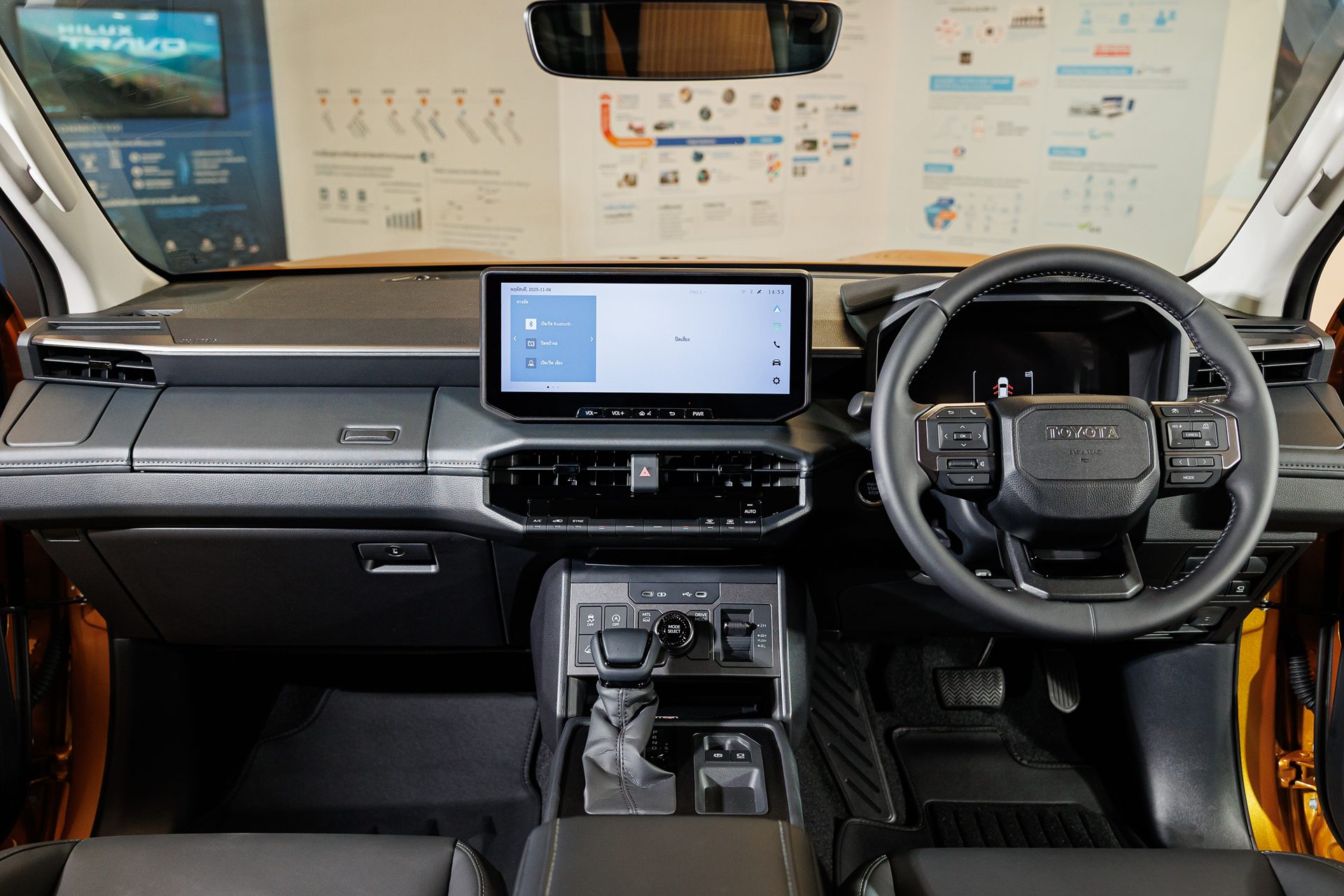 รูปภาพ โตโยต้า Toyota Hilux Travo Double Cab 4TREX 2.8 Overland Plus AT ปี 2025