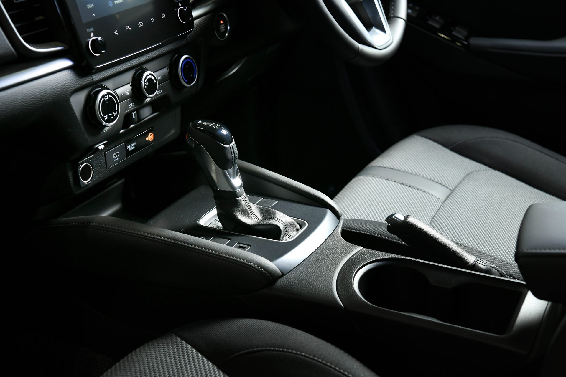 รูปภาพ มาสด้า Mazda BT-50 DBL 2.2 XT HI-RACER 8AT ปี 2024