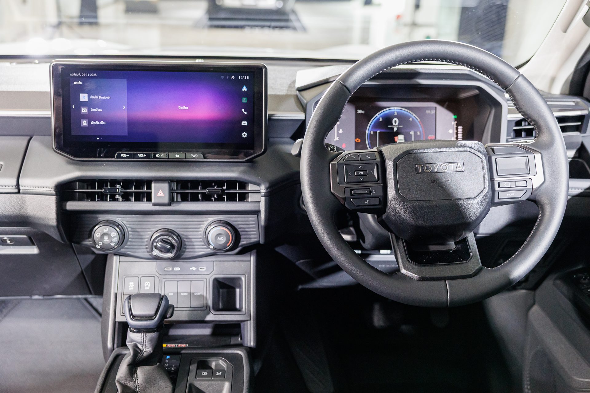 รูปภาพ โตโยต้า Toyota Hilux Travo Double Cab Prerunner 2.8 Smart AT ปี 2025