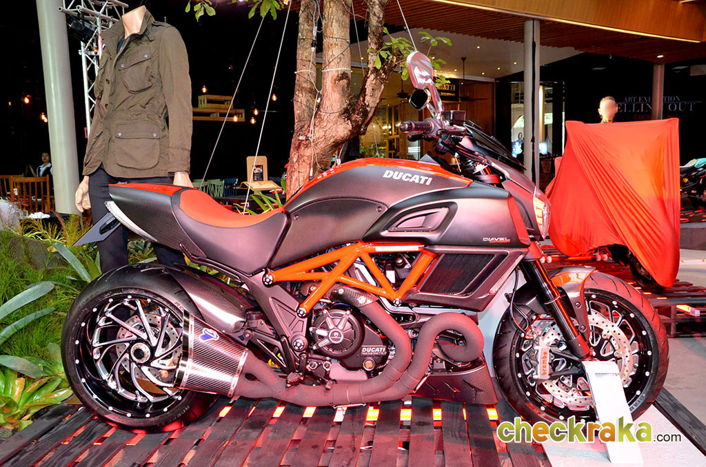 รูปภาพ ดูคาติ Ducati Diavel Carbon ปี 2014