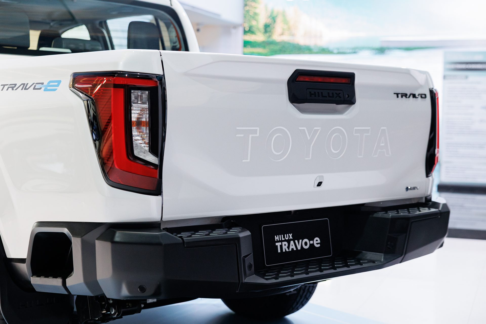รูปภาพ โตโยต้า Toyota Hilux Travo -e Double Cab 4TREX ปี 2025