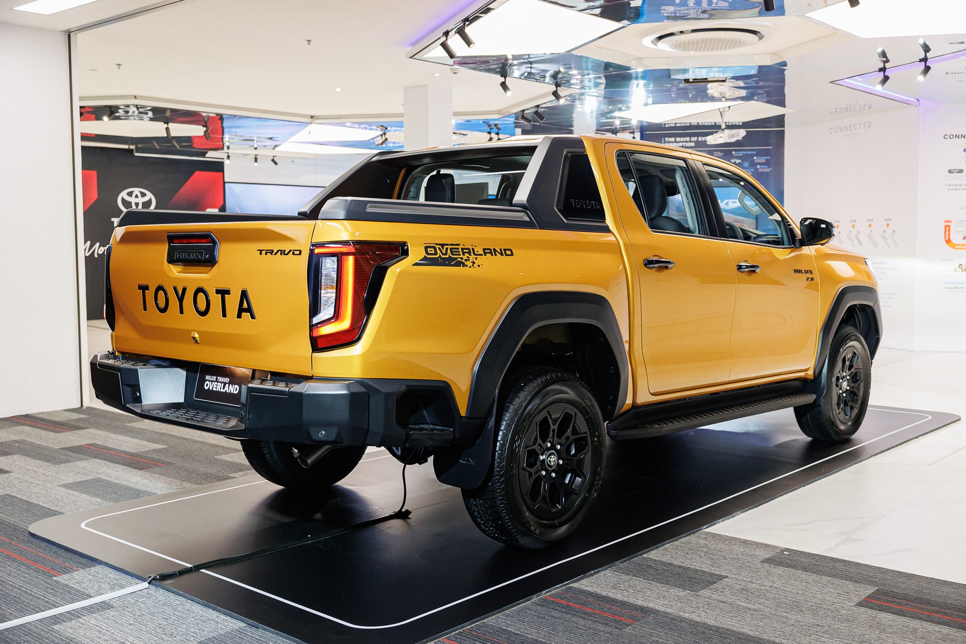 รูปภาพ โตโยต้า Toyota Hilux Travo Double Cab 4TREX 2.8 Overland Plus AT ปี 2025