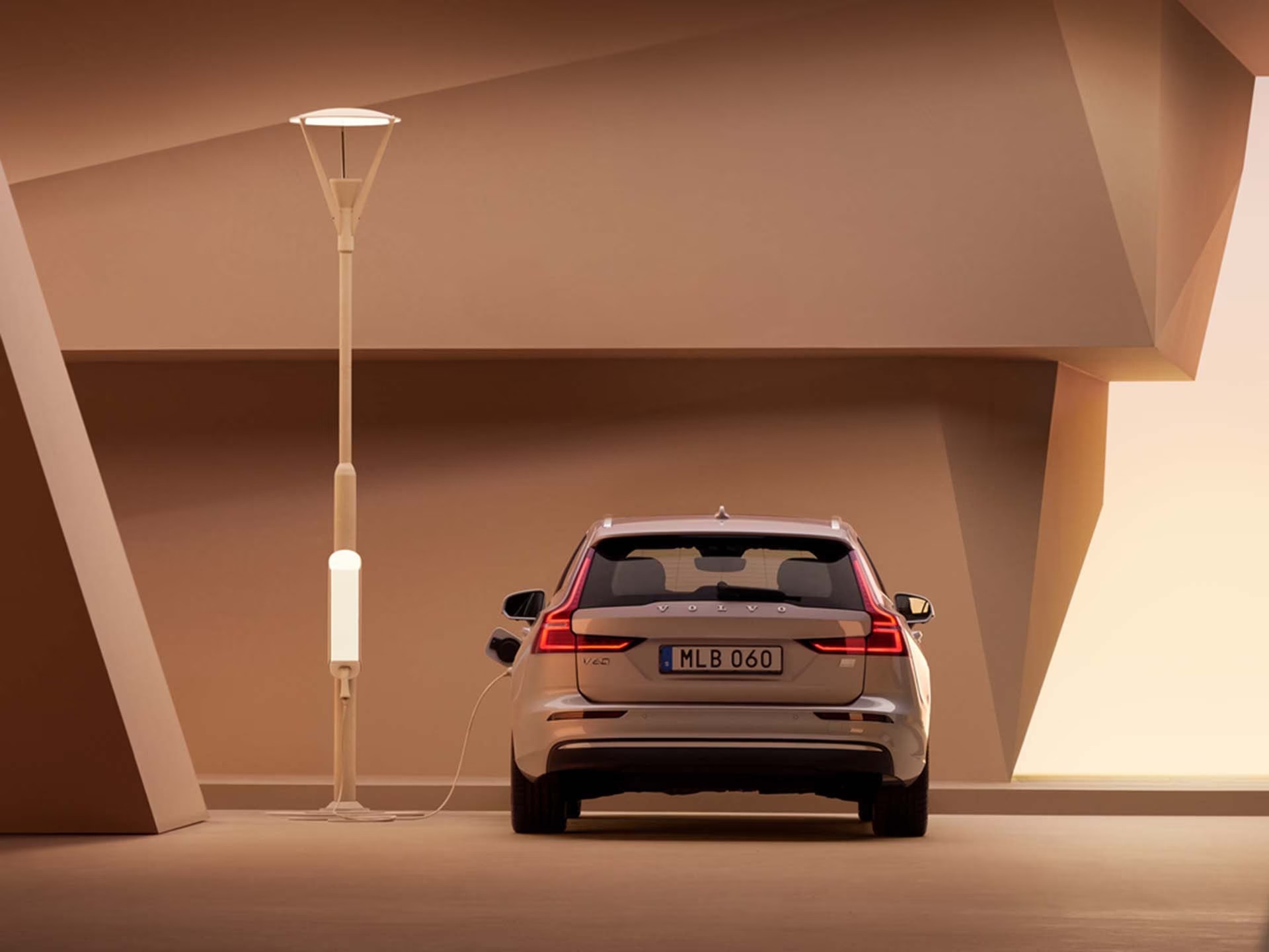 Volvo V60 Recharge Plus T8 Plug-in Hybrid Dark วอลโว่ วี60 ปี 2023 : ภาพที่ 7