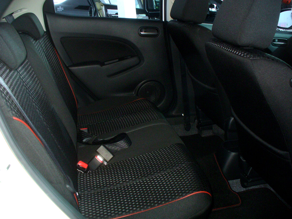 รูปภาพ มาสด้า Mazda 2 Sports Spirit AT ปี 2013