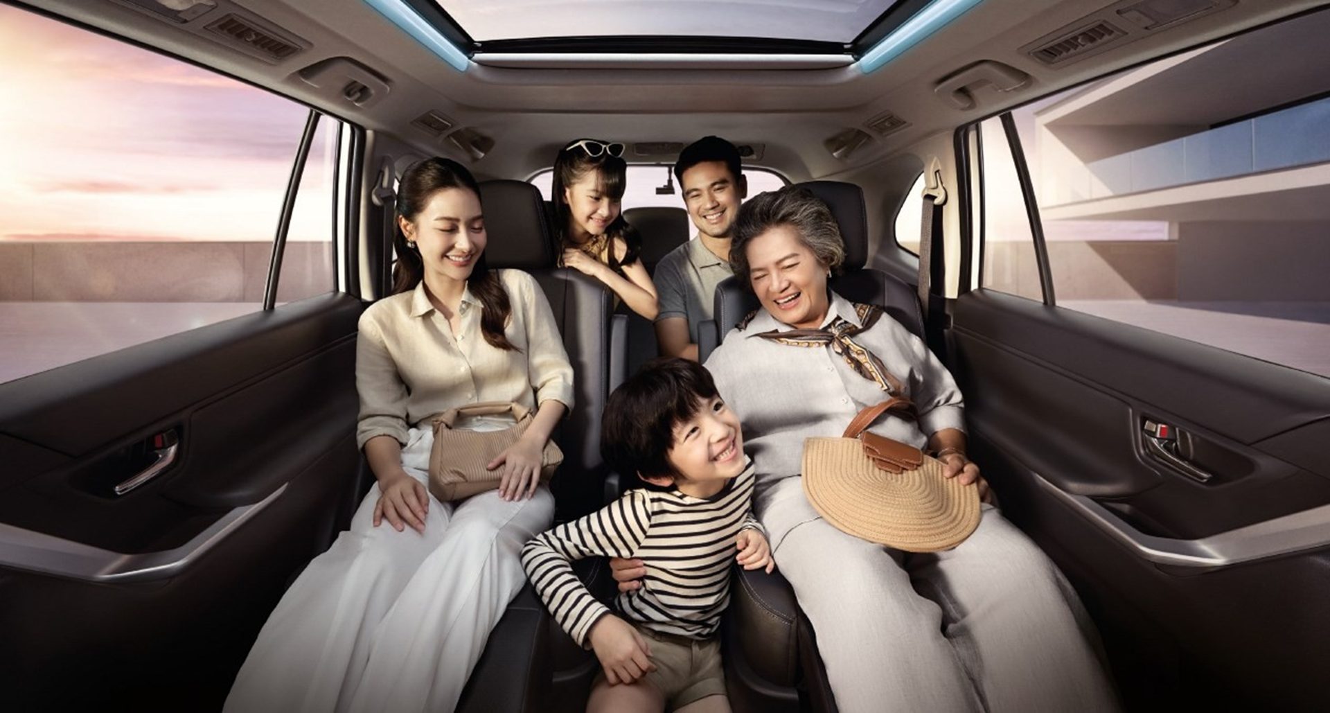 รูปภาพ โตโยต้า Toyota Innova Zenix HEV Smart ปี 2025