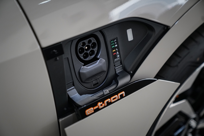 Audi e-tron Sportback 55 quattro S line อาวดี้ ปี 2020 : ภาพที่ 5